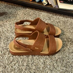 Reef water vista size 10, worn a few time!